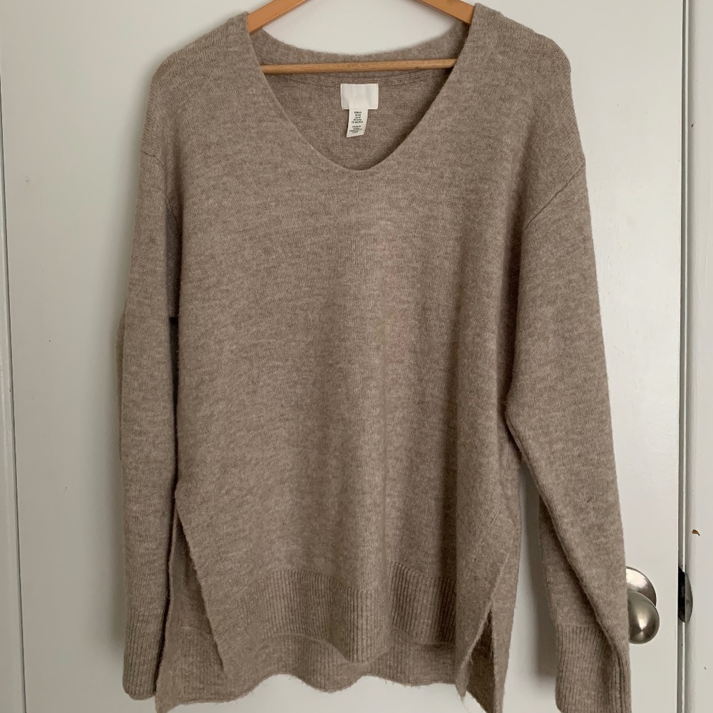 Beige V-Neck Split-Hem Sweater